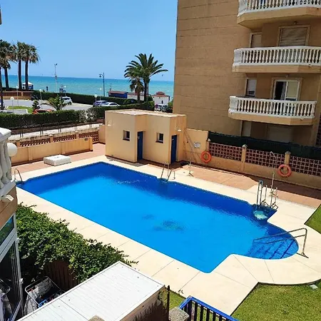 Casa Playa Guadalmar, Beautiful In Front Of The Sea, Wifi, Ac, Smart Tv, Private Parking Apartment