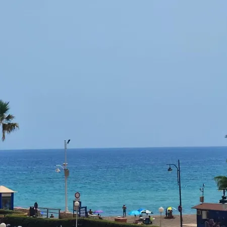 Casa Playa Guadalmar, Beautiful In Front Of The Sea, Wifi, Ac, Smart Tv, Private Parking * Malaga