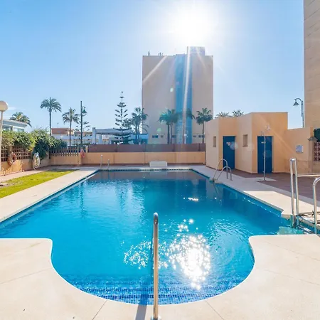 Casa Playa Guadalmar, Beautiful In Front Of The Sea, Wifi, Ac, Smart Tv, Private Parking Apartment