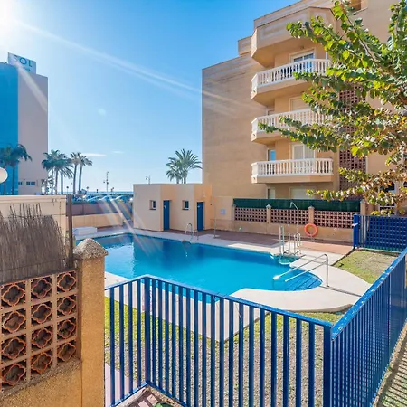 Casa Playa Guadalmar, Beautiful In Front Of The Sea, Wifi, Ac, Smart Tv, Private Parking Malaga