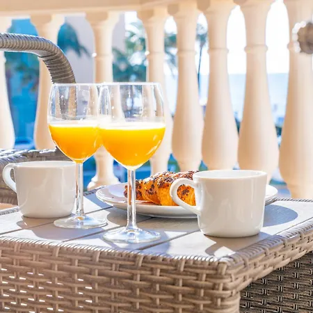Apartment Casa Playa Guadalmar, Beautiful In Front Of The Sea, Wifi, Ac, Smart Tv, Private Parking