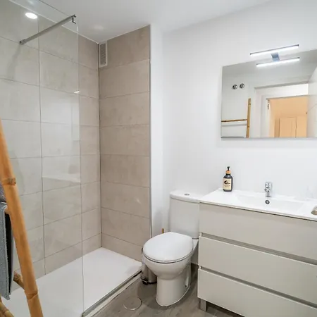 Casa Playa Guadalmar, Beautiful In Front Of The Sea, Wifi, Ac, Smart Tv, Private Parking Apartment